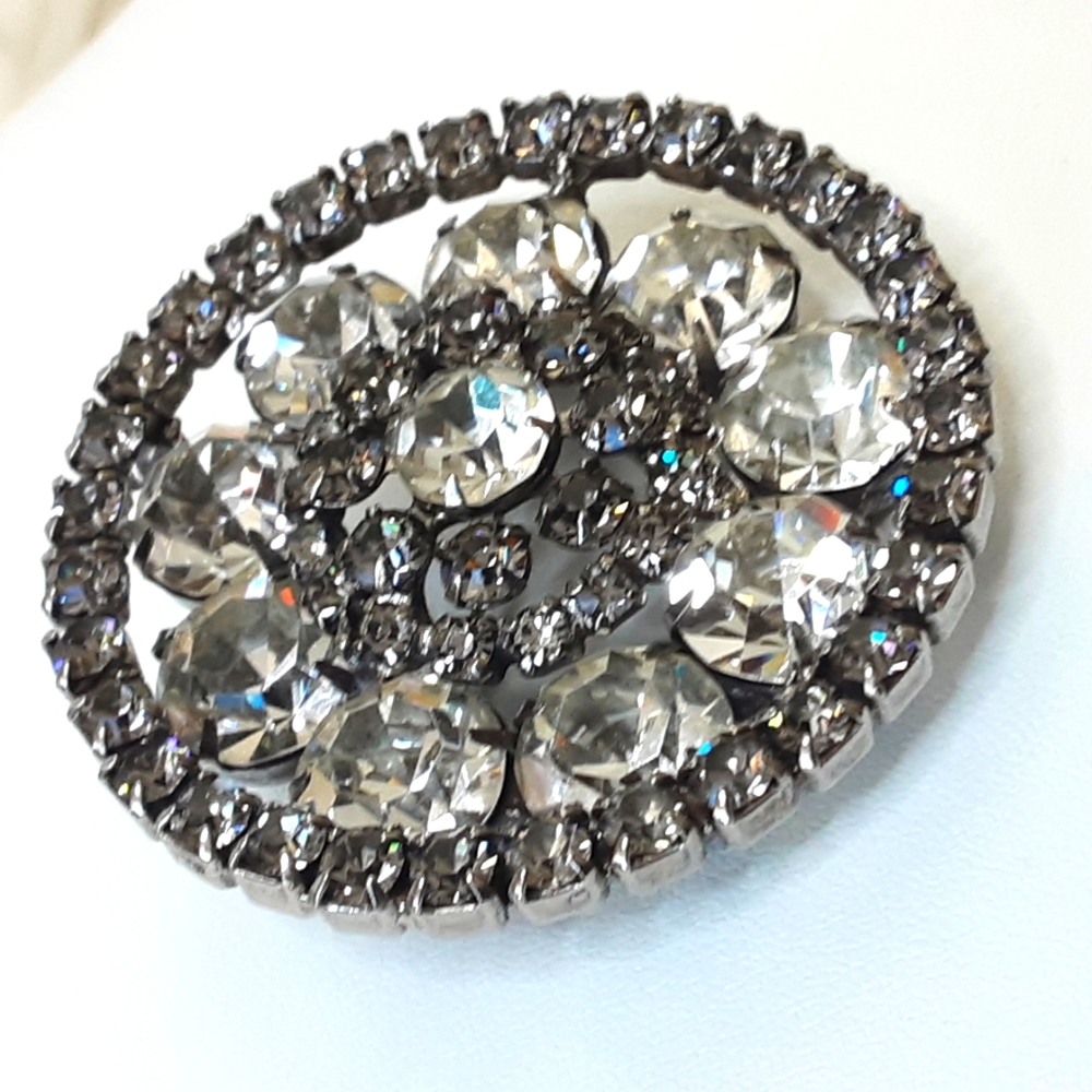 VTG KRAMER Sparkling 2-Tone Smokey Gray and Clear Rhinestone Silver Tone Brooch